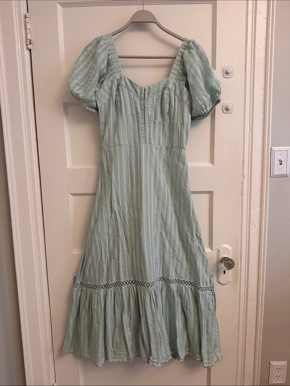 Puff-Sleeve Midi Dress in Pale Mint